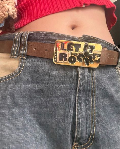 Belt Buckle Outfits Women, Cool Belt Outfit, Belt Buckle Outfits, Belt Buckle Aesthetic, Vintage Belt Outfit, Funky Belts, Cool Belts, Cool Belt, Thrift Vintage