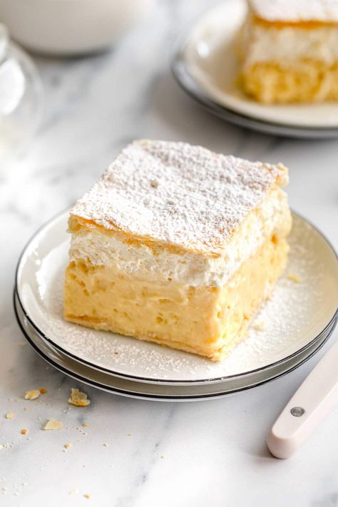 Custard Slices, Austrian Desserts, Custard Slice, Homemade Custard, Puff Pastry Dough, Slices Recipes, Vanilla Custard, Beautiful Desserts, Pastry Dough