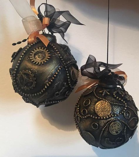 Diy Steampunk Christmas Ornaments, Steampunk Ornaments Diy, Steampunk Christmas Tree Ornaments, Steampunk Christmas Ornaments, Clock Costume, Steampunk Christmas Decorations, Steampunk Ornaments, Steampunk Christmas Tree, Steampunk Diy Crafts