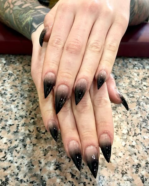 Blair Witch Nails, Corpse Nails Acrylic, Black Ombre Nails With Design, Claw Acrylic Nails, Black And Nude Nail Designs, Corpse Nails, Ombre Black Nails, Poison Nails, Alt Nails Designs