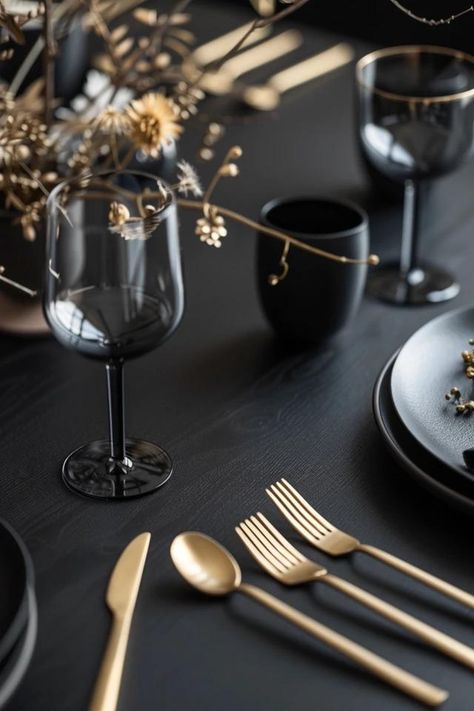 Elegant Black and Gold Table Decor Ideas Black And Gold Table Decor, Black And Gold Table Centerpieces, Black And Gold Tablescape, Corporate Event Centerpieces, Black And Gold Centerpieces, Black Linen Napkins, Black And Gold Table, Gold Table Decorations, Gold Table Decor