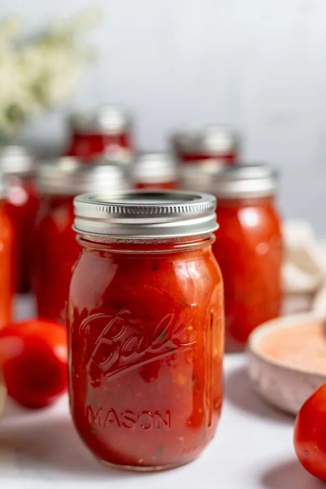 Canning Tomato Soup - The Frugal Farm Wife Canning Tomato Soup, Tomato Canning Recipes, Easy Canning Recipes, Tomato Canning, Canning Recipes For Beginners, Canning Tomatoes Recipes, Homemade Tomato Soup Recipe, Homemade Pasta Sauce, Easy Canning