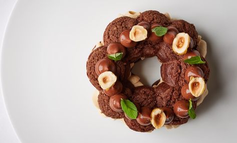 Paris Breast, French Plated Desserts, Paris Brest Recipe French Pastries, Paris Brest Photography, Chocolate Paris Brest, Pistachio Paris Brest, French Dessert Recipes, Classic French Desserts, Pastry Design