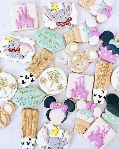 Disney World Cookies Decorated, Vintage Disney Cookies, Disney Sugar Cookies, Disneyland Party, Minnie Mouse Cookies, Mickey Mouse Cookies, Cookie Shop, Disney Desserts, Disneyland Birthday