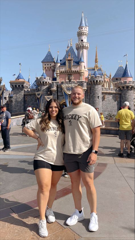 Mickey And Minnie Matching Shirts, Disney Matching Couple Outfits, Disney Couples Outfits Ideas, Matching Couple Outfits Disneyland, Matching Disneyland Outfits, Disney World Couples Outfits, Disneyworld Couples Outfits, Disney Shirts Aesthetic, Disney Outfit Couple