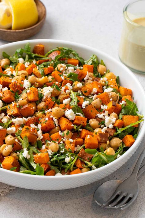 Filled with roasted sweet potatoes and covered in a creamy tahini dressing, this sweet potato and chickpea salad is delicious and nutritious. Sweet Potato Chickpea Salad, Kay Nutrition, Meals Summer, Potato Chickpea, Raw Sweet Potato, Freeze Sweet Potatoes, Salad Inspiration, Healthy Bowls Recipes, Chickpea Salad Recipes