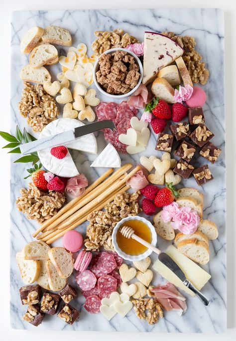 Create a Valentine's Day Charcuterie Board complete with heart-shaped cheeses and toasts, chocolate, fruit, flowers and more! Walnut Fudge, Low Carb Cheesecake, Valentine Desserts, Charcuterie And Cheese Board, Valentines Food, Food Platters, Makati, Meals For Two, Sweet And Salty