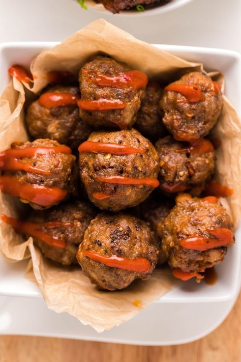 A white bowl filled with the best breakfast meatballs made with sausage. Breakfast Kabobs, Breakfast Meatballs, Sausage Meatballs Recipes, Bacon Wrapped Sausages, Bacon Roll, Sausage Meatballs, Kabob Recipes, Baked Bacon, Beef Meatballs