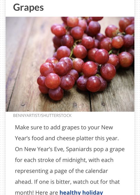 Spanish tradition of eating 12 grapes at midnight 12 Grapes For New Years, New Years Wishes, New Year's Food, Cheese Platters, New Year Wishes, At Midnight, New Years Eve, Red Peppercorn, Grapes