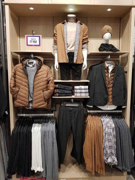 Men’s Boutique Ideas, Men Clothing Store Design Ideas, Visual Merchandising Ideas Clothing Store Displays, Mens Store Display, Men's Clothing Store Design, Clothing Store Interior Design, Visual Merchandising Fashion, T-shirt Display, Masculine Clothing