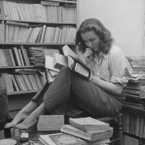 Old Fashion Vibes on Instagram: “Actress Barbara Laage, alone in her apartment reading. Photograph by Nina Leen. Paris, May 1946.” Silvia Plath, Margaret Mitchell, William Faulkner, Gabriel Garcia Marquez, James Joyce, Person Sitting, Sylvia Plath, Sigmund Freud, Albert Camus