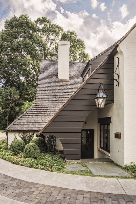 English Craftsman Homes, Ruard Veltman Architecture, English Cottage Exterior, Ruard Veltman, Modern English Cottage, Carpenter Gothic, Julie Harris, Shingle House, Craftsman Exterior