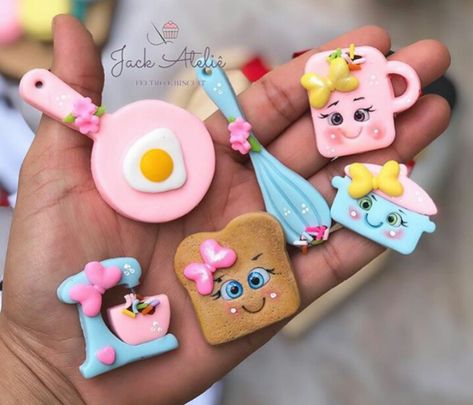 Porcelain Crafts, Cercei Din Lut Polimeric, Clay Moulding, Clay Magnets, Clay Diy Projects, Animal Crafts For Kids, Polymer Clay Diy, Clay Mugs, Polymer Crafts