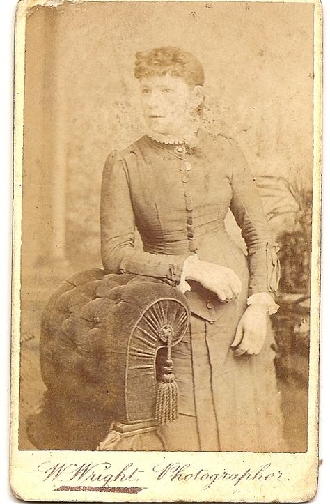 Shame her face is a bit faded, Photographers W.Wright Bethnal Green Road, London..bought this in the Isle of Wight....f33 IW Hairstyles 1900, 19th Century Hair, Women With Short Hair, Historical Hairstyles, Edwardian Hairstyles, Victorian Photography, 20th Century Women, La Style, Victorian Hairstyles