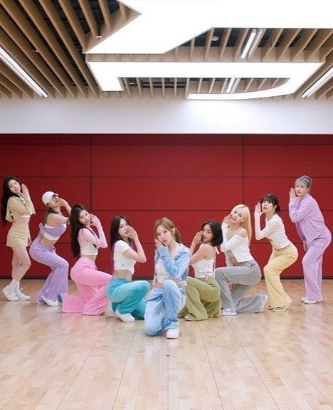 Kpop Dance Practice Outfits, Kawaii Street Fashion, Dr Closet, Dance Outfits Practice, Sana Momo, Practice Outfits, Stage Costume, Born Pink, Television Program