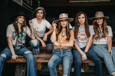 Western Boutique Photoshoot, Cowgirl Group Photoshoot, Western Group Photoshoot, Cowgirl Besties, Western Icons, Western Photoshoot Ideas, Fedora Hat Outfits, Country Friends, Cowgirl Photography