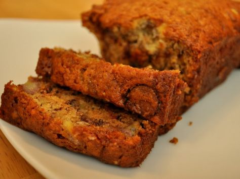 Don't Toss Out Brown Bananas, Make Banana Bread | Parsippany, NJ Patch Choc Chip Bread, Apple Loaf Cake, Apple Loaf, Vegan Apple Cake, Chocolate Chip Banana Bread Recipe, Pane Dolce, Chocolate Chip Bread, Brownie Desserts, Banana Nut Bread