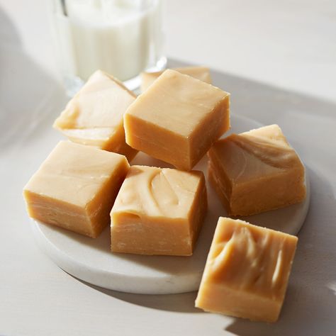 Peanut Butter Fudge Jiffy Fudge Recipe, Penuche Fudge, Jif Peanut Butter, Peanut Butter Fudge Recipe, Peanut Butter Fudge Easy, Peanut Butter Candy, Butter Fudge, Christmas Candy Recipes, Marshmallow Creme