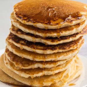 No Milk No Eggs Pancakes - Brooklyn Farm Girl No Eggs Pancakes, Butter Pancake Recipe, Quick Pancakes, Soup Creamy, Butter Pancakes, Fluffy Pancake Recipe, Carrot Cupcake, Pancake Recipe Easy, No Egg Pancakes