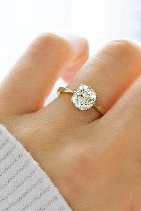 Platinum Jewellery, Gorgeous Wedding Rings, Engagement Ring Inspiration, Minimalist Engagement Ring, Engagement Rings Affordable, Beautiful Wedding Rings, Gorgeous Engagement Ring, Simple Engagement Rings, Jewellery Gold