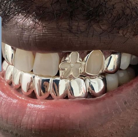 Girl Grillz, Pretty Teeth, Silver Grillz, Grillz Teeth, Diamond Teeth, Custom Grillz, Dope Jewelry Accessories, Grills Teeth, Tooth Gem