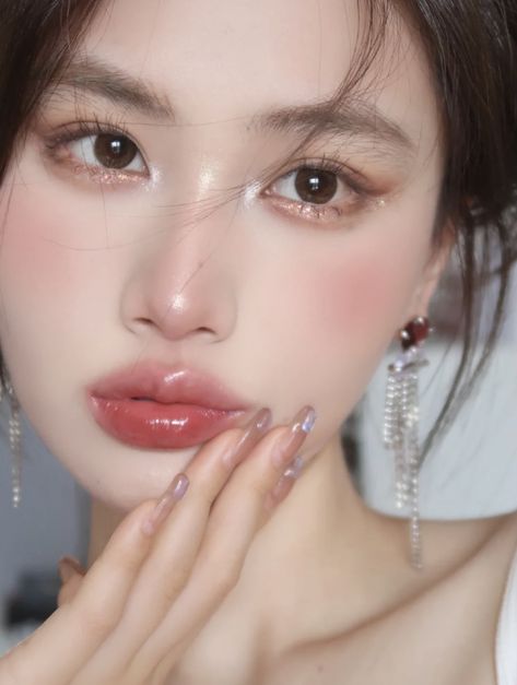 Romantic Makeup Asian, Elegant Makeup Aesthetic, Korean Spring Makeup, Soft Princess Makeup, Elegant Makeup Looks For Prom, Inguene Makeup, Ethereal Romantic Makeup, Korean Ladylike Makeup, Innocent Makeup Look