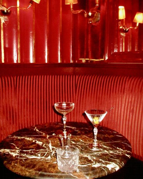 When at the nines… 💋 Nyc Martini Aesthetic, Rich Club Aesthetic, Champagne Aesthetic Vintage, 1987 Aesthetic, Vintage Italian Aesthetic, Red Wine Aesthetic, Outfit Inspirations Vintage, Ginger Aesthetic, Amber Aesthetic