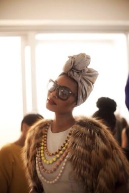 00s Mode, Mode Turban, African Head Wraps, Hair Wraps, Wearing Glasses, Outfit Trends, Wrap Scarf, Winter Mode, Turbans