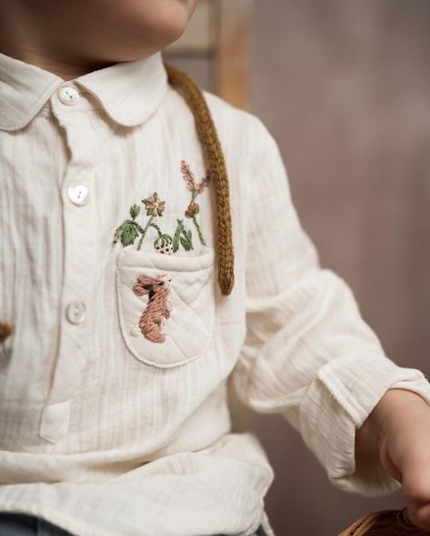 🐰CHARM IN EVERY STITCH 🐰 Our Bunny shirt features intricate embroidery, including a whimsical bunny motif on the pocket.🍀 Stylish yet practical with convenient neck buttons, it’s a wardrobe essential for your little one!🌼 @t.moments.captured . . . #shirleybredal #luxurybabywear #clothesforkids #organickids #kidsinstafashion #kidsfashionbook #kidsstyleinspo #babystyles #kidsstyles #kidzfashion #organickidswear #organickidsclothes #babyboyoutfits #babygirloutfits #modernkids #stylishkid #run... Rabbit Hand Embroidery, Embroidered Bunny, Embroidered Rabbit, Hand Embroidered Toddler Shirt, White Cotton T-shirt With Bunny Design, Organic Kids Clothes, Bunny Embroidery, Cozy Accessories, Bunny Shirt