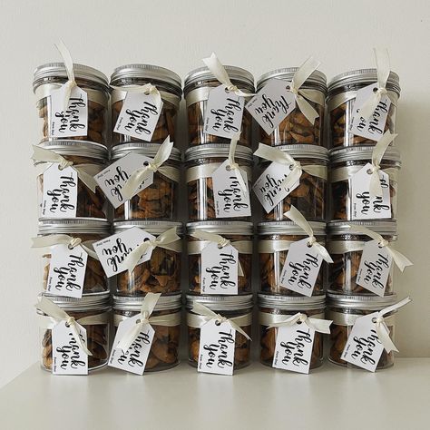 Brownies Jar Packaging, Messy Cookies In A Jar, Cookies Packaging Ideas In A Jar, Cookies Doorgift, Teddy Cookie, Red Velvet Chocolate Chip Cookies, Cookie Gift Packaging, Brownies In A Jar, Xmas Hampers