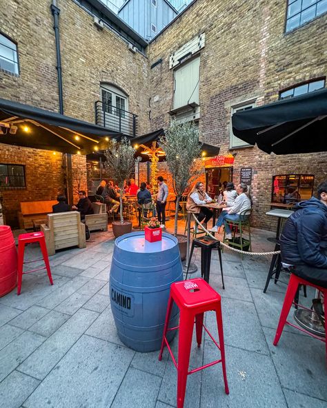 {ad invite} Perfect Date night spot near Kings Cross❤️ An evening of wine🍷, pintxo 🫒and tapas 🥘in @bar.rioja is the perfect date night spot. Their cosy, intimate, candle lit 🕯️venue and array of wine bottles on display feel like you have transported yourself to a Spanish bar. They also have an outdoor section for ☀️days ⭐️Featured dishes⭐️ Charcuterie Selection Tortilla de patatas Pintxo Croquetas Talos de Chorizo In terms of wine, we stuck to the fresh ‘generic’ section this time, but w... Outdoor Wine Bar, Drinks Date Night, Spanish Bar, Drinks Date, Perfect Date Night, The Perfect Date, Kings Cross, Tapas Bar, London Restaurants