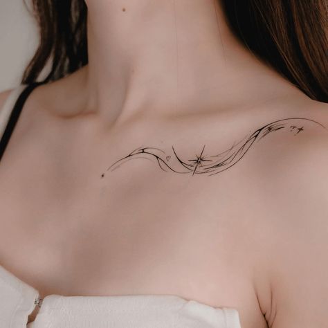 Tattoo Inspo Collarbone, Tattoo Collarbone Woman, Collarbone Stars Tattoo, Y2k Collarbone Tattoo, Collar Bone Tattoo Simple, Stars Collar Bone Tattoo, Collarbone Tattoos For Girls, Collarbone And Shoulder Tattoo, Tiny Shoulder Tattoo