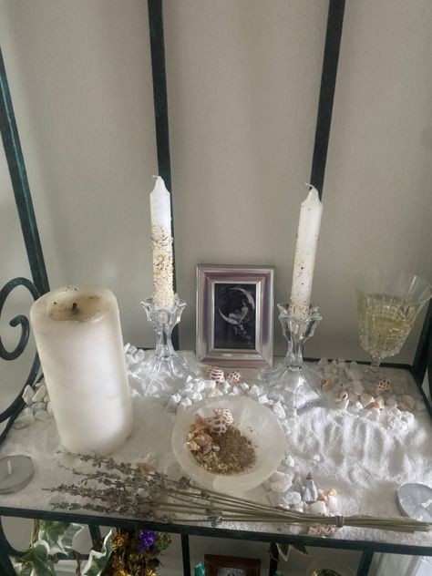 Selene Goddess Offerings, Lady Selene Altar, White Witch Altar, Lunar Witch Altar, Moon Witch Altar, Selene Altar Ideas, Selene Offerings, Artemis Alter, Selene Altar