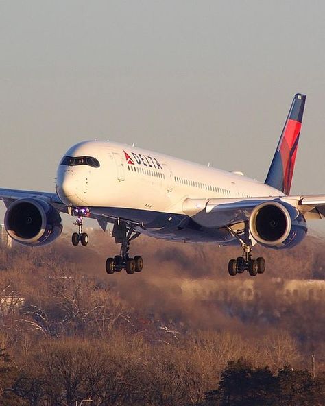 Kevin C. on Instagram: "Delta Air Lines Airbus A350 arriving at MSP airport after its flight from Seoul, ICN. ➖➖➖➖➖➖➖➖➖ Aircraft: Airbus A350-900 Date: 12/26/22 Route: ICN-MSP Registration: #n510dn Airport: Minneapolis St. Paul International Airport (MSP) ➖➖➖➖➖➖➖➖➖ ✈️✈️Tags✈️✈️ #airbusa350 #a350 #airbus #delta #aviationspotter #piloteyes #aviation #planegeek #aviationdaily #aviationlovers #airliners #instaviation #planesofinstagram #avgeek #instagramaviation #airbusboeingaviation #aeroplane #i Airlines Aesthetic, Delta Airplane, Aviation Wallpaper, Plane Photos, Cartoon Airplane, Airbus A350, Delta Air Lines, Airplane Wallpaper, Air Lines