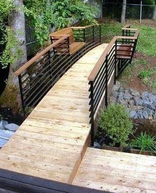 Wooden Bridge Garden, Outdoor Landscaping Ideas Front Yard, Yard Bridge, Garden Bridge Design, Backyard Bridges, Outdoor Bridges, Bridge Ideas, Pond Bridge, Wooden Bridge