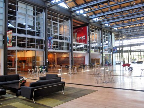 Pixar Studios Office, Pixar Headquarters, Movie Studio Design, Pixar Offices, Modern Office Space Design, Pixar Studios, Brutal Architecture, Pixar Animation Studios, Corporate Offices