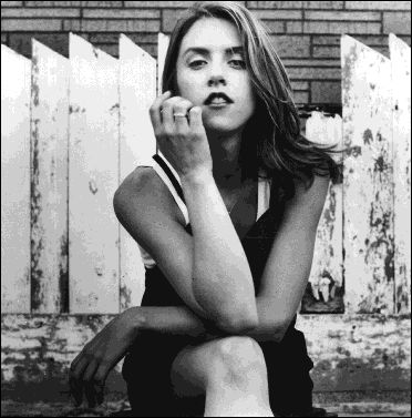 lp Juliana Hatfield, Liz Phair, Soft Grunge Aesthetic, Female Musicians, Music Photo, Female Singers, My Favorite Music, Grunge Aesthetic, American Singers