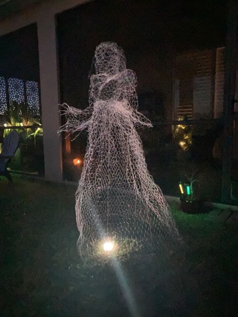 Made this out of chicken wire for halloween Chicken Wire Halloween, How To Make Chicken Wire Ghosts, Chicken Wire Ghosts Diy, Garden Ghost Chicken Wire, Chicken Wire Ghost Sculpture, Chicken Wire Ghosts Glow In The Dark, Chicken Wire Ghost, Wire Ghosts, Chicken Wire