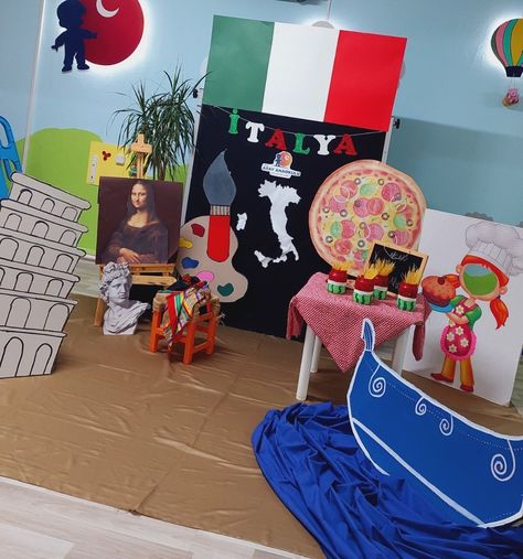 Italy Day At School, Italy Door Decorating Classroom, Italy Classroom Decoration, Around The World Activities For Kids, European Day Of Languages, Kitty Party Themes, Italy Decor, Europe Day, Around The World Theme