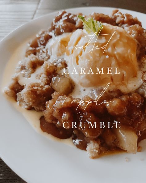 Salted Caramel Apple Crumble, Caramel Crumble, Caramel Apple Crumble, Caramel Apple Desserts, Crisp Recipes, Caramel Apple Crisp, Gourmet Apples, Apple Crumble Recipe, Apple Oatmeal