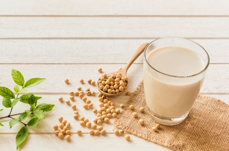 10 Protein Shake Recipes That Actually Help With Weight Loss! - Almased Soy Milk Benefits, Menu Sarapan Sehat, Milk Nutrition, Milk Benefits, Healthy Milk, Berbuka Puasa, Soy Recipes, Soy Beans, Air Kelapa