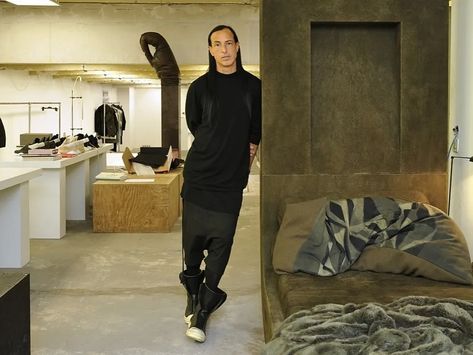 Rick Owens kitchen, work space, closet, living & bedroom. Michelle Lamy, Street Goth, Health Goth, Breaking The Rules, Origami Fashion, Shotting Photo, Stephane Rolland, Rick Owens Men, Le Male