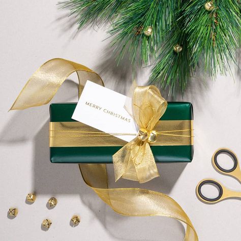 The Wrapping Paper Company’s Instagram photo: “Christmas Collection 2019. Our green metallic wrapping paper paired perfectly with gold foil poly, metallic cord in gold, 22mm metallic…” Green And Gold Christmas Wrapping, Gold Christmas Wrapping, Metallic Wrapping Paper, Green Christmas Tree Decorations, Gold Foil Christmas, Cupcake Packaging, Gold Wrapping Paper, Metallic Christmas, Christmas Products