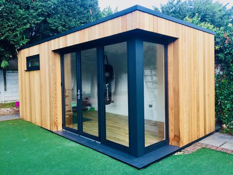 #workout #homeworkout #fitness #keepfitathome #gardengyms #gardenrooms #gardenstudio #gardendesigns #gardenstyles Garden Office Shed, Gym Shed, Garden Gym, Backyard Gym, Garden Cabins, Modern Shed, Summer House Garden, Backyard House, Gym Room At Home