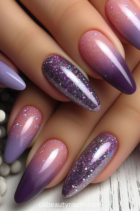 Magnet Nail Art Design, Pink Magnetic Nails Design, Gel Nail Designs Purple, Pink And Purple Nails Designs, Ongles Gel Violet, Purple Nail Art Designs, Plum Nails, Unghie Sfumate, Purple Nail Art