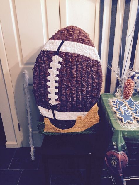 Football Piñata Football Piñata, Football Pinata, Dallas Cowboys Birthday Party, Dallas Cowboys Birthday, Pinata Ideas, Pinata Diy, Birthday Pinata, 40th Birthday Party Decorations, Piñata Ideas