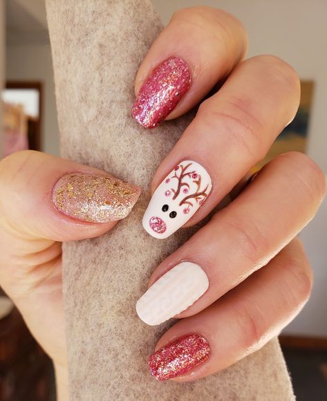 Plaid nail, sweater, pink, sparkle, multicolor, medium length, diy gel nails Short Nails Ideas Christmas, Christmas Short Nails, Nails Ideas Christmas, Reindeer Nails, Deer Nails, Nails Xmas, Short Nails Ideas, Holiday Nails Winter, Nails Holiday