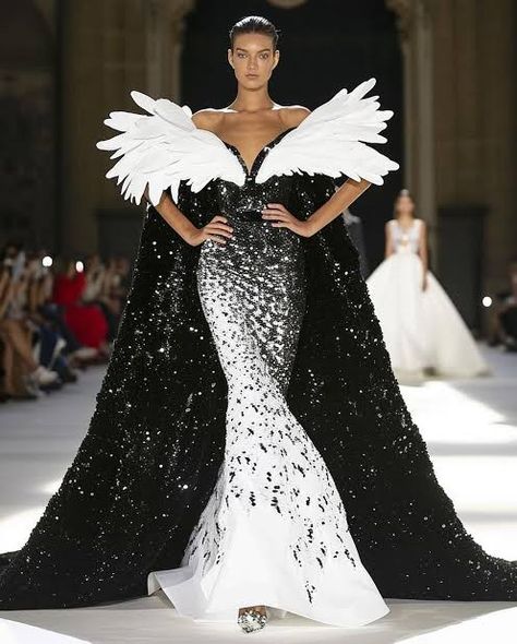 Avant Garde Fashion Couture, Fashion 1920s, Fashion Show Themes, Glamorous Gowns, Clothes Art, Crystal Dress, Fairytale Fashion, Fantasy Dresses, Birds Of A Feather