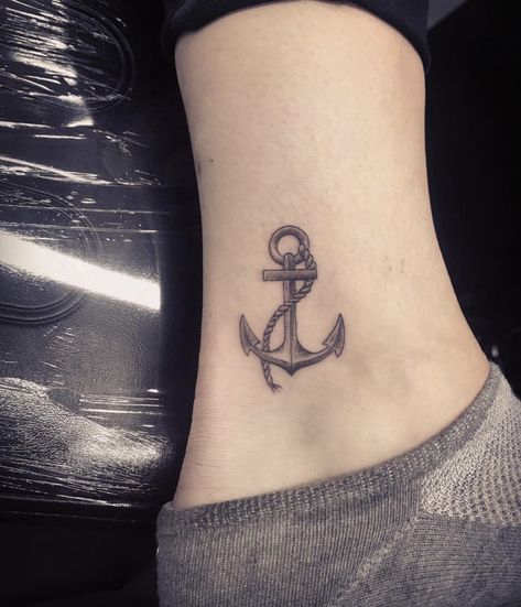 Ankle Anchor Tattoo, Inner Ankle Tattoos, Anchor Tattoo Wrist, Small Anchor Tattoos, Cute Ankle Tattoos, Small Anchor, Tatuagem Masculina Pequena, Anchor Tattoo Design, Anker Tattoo