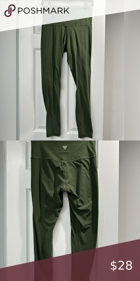 FLASH SALE $17 when BUNDLED Aritzia TNA Butter leggings size medium Aritzia Tna, Aritzia Pants, Flash Sale, 5 Star, Full Length, Flash, Butter, Size Medium, Leggings